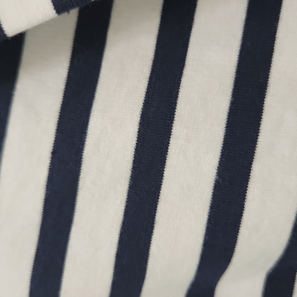 Tahari size small knit navyband white stripped blazer. Navy buttons front pocket - Picture 4 of 7